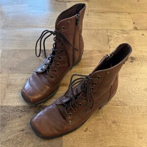 Vintage Brown Lace-Up Leather Boots square toe size 6
